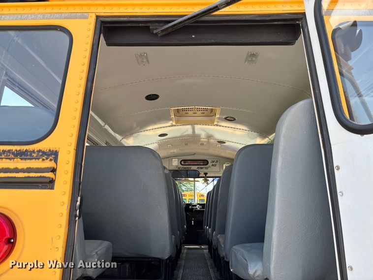 image for item FC1776 1994 International 3700 school bus