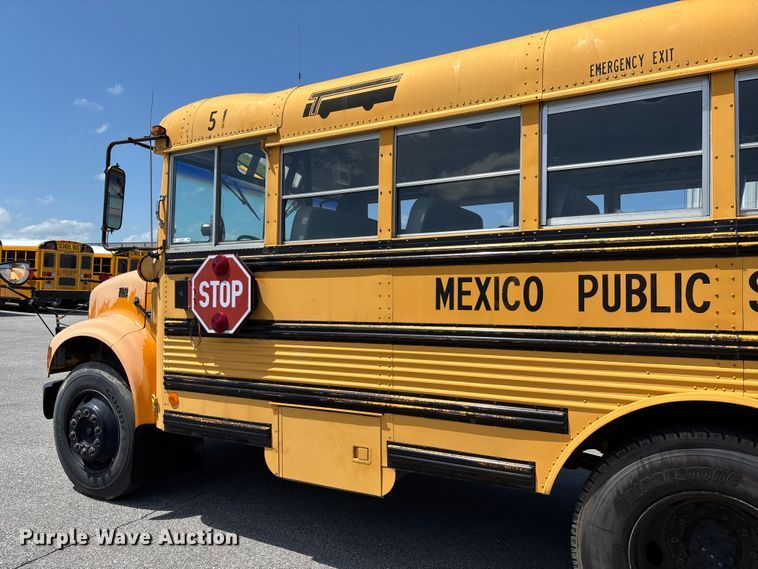 image for item FC1776 1994 International 3700 school bus