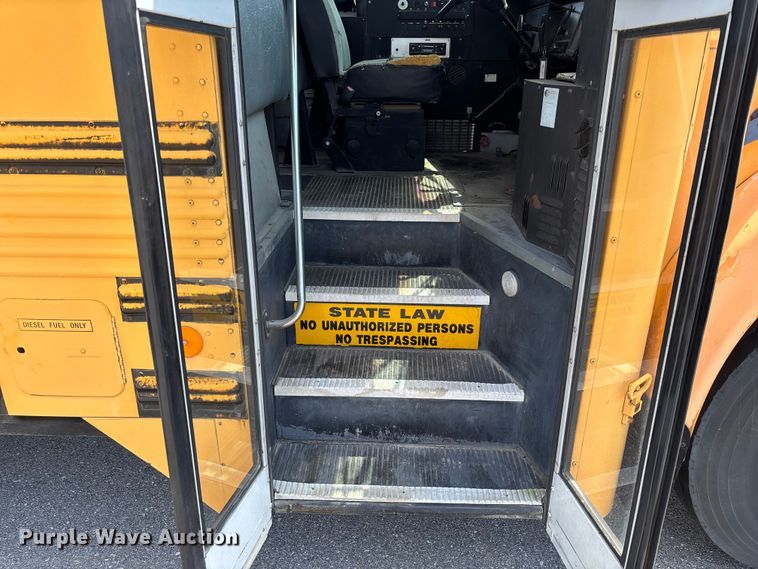 image for item FC1776 1994 International 3700 school bus
