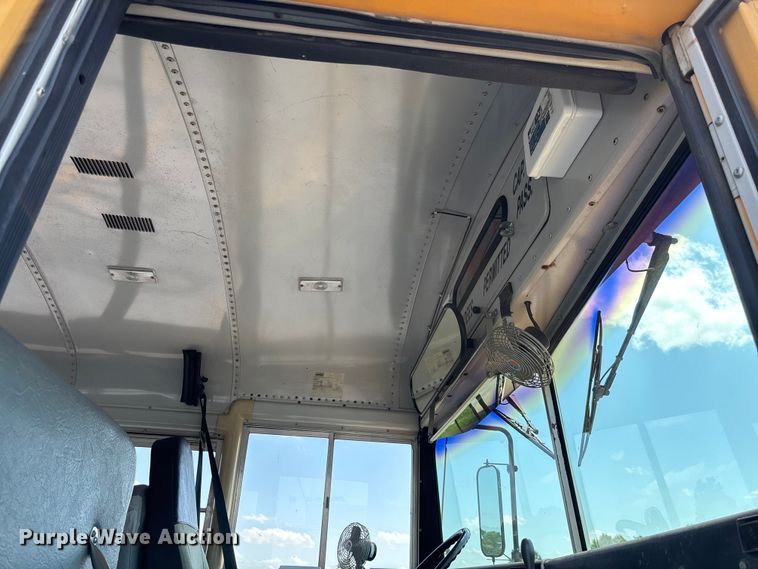 image for item FC1776 1994 International 3700 school bus