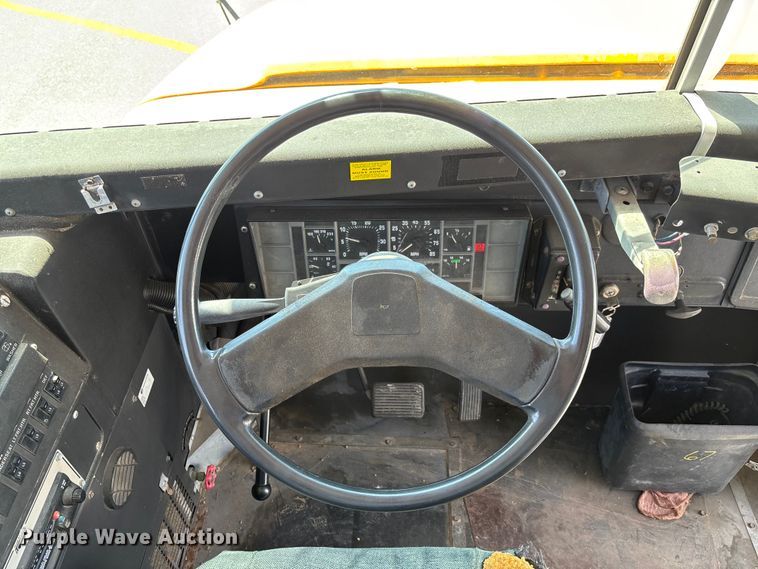 image for item FC1776 1994 International 3700 school bus