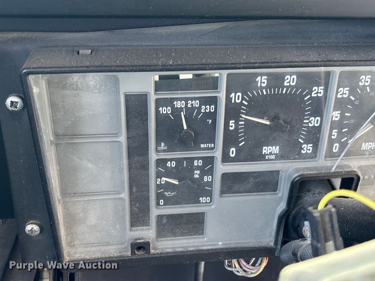 image for item FC1776 1994 International 3700 school bus