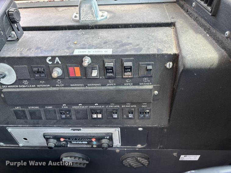 image for item FC1776 1994 International 3700 school bus