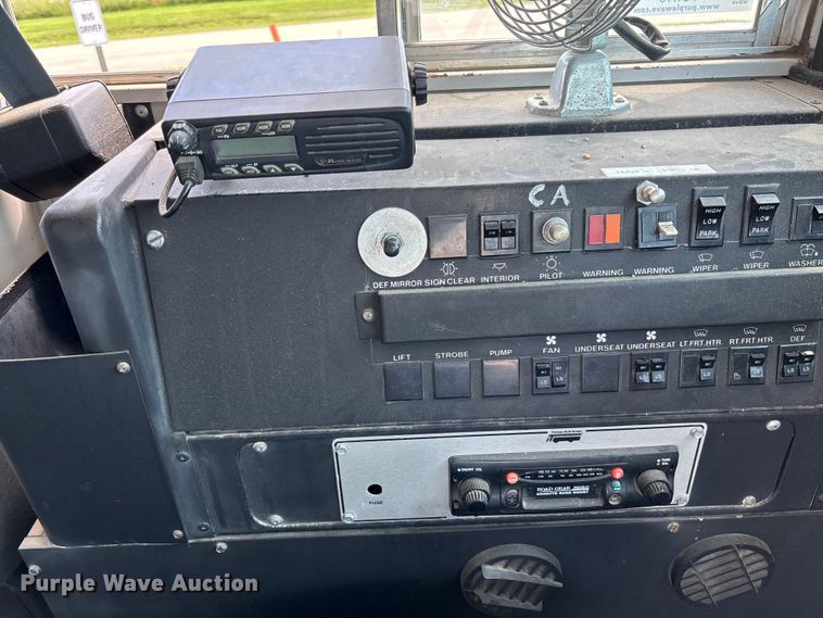 image for item FC1776 1994 International 3700 school bus
