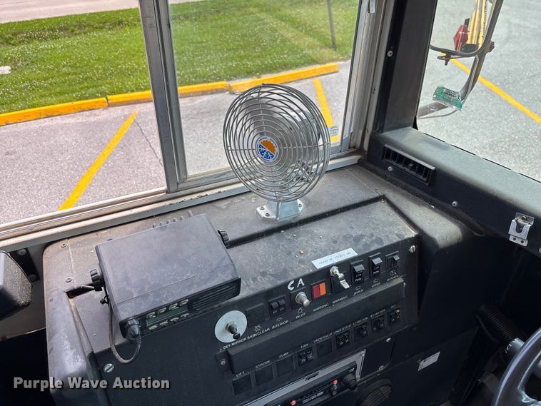 image for item FC1776 1994 International 3700 school bus