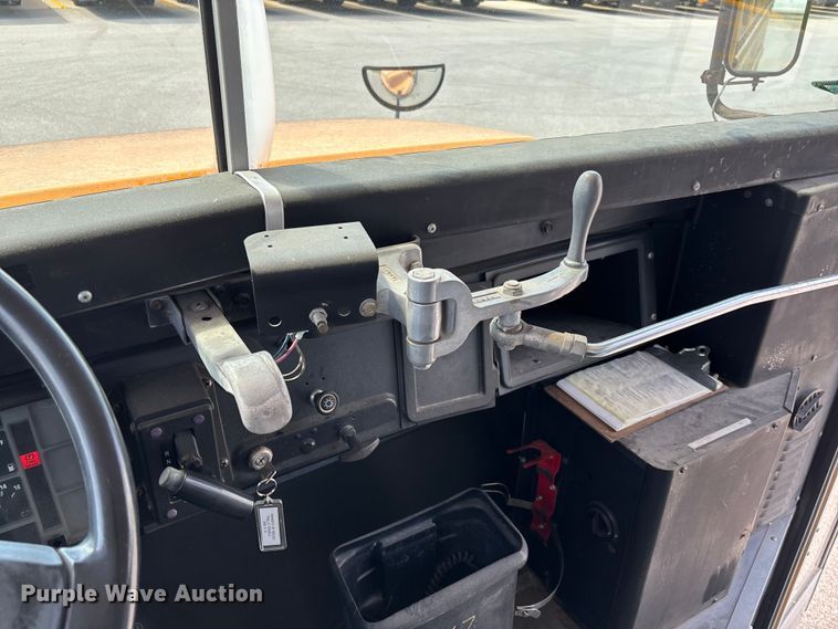 image for item FC1776 1994 International 3700 school bus