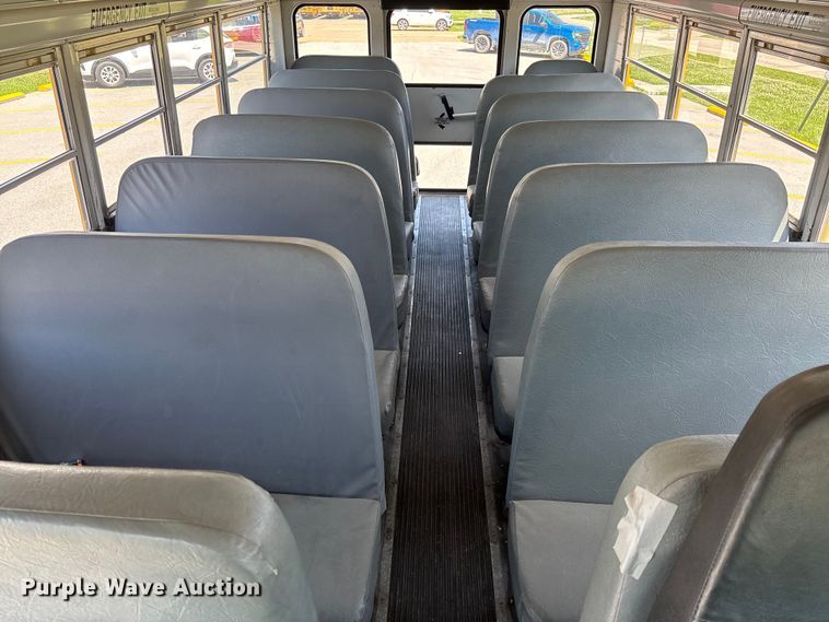 image for item FC1776 1994 International 3700 school bus