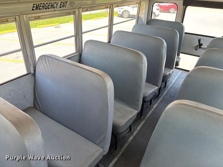 image for item FC1776 1994 International 3700 school bus