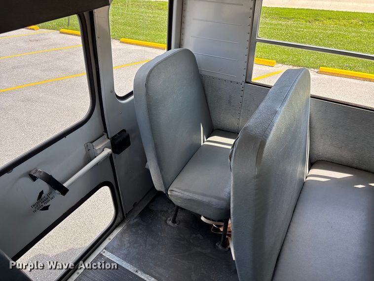 image for item FC1776 1994 International 3700 school bus