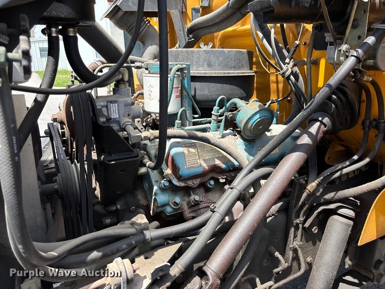 image for item FC1776 1994 International 3700 school bus