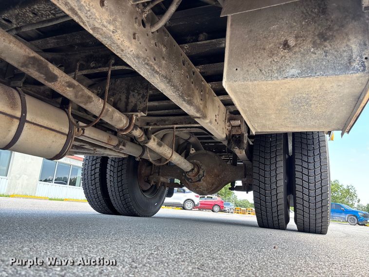 image for item FC1776 1994 International 3700 school bus