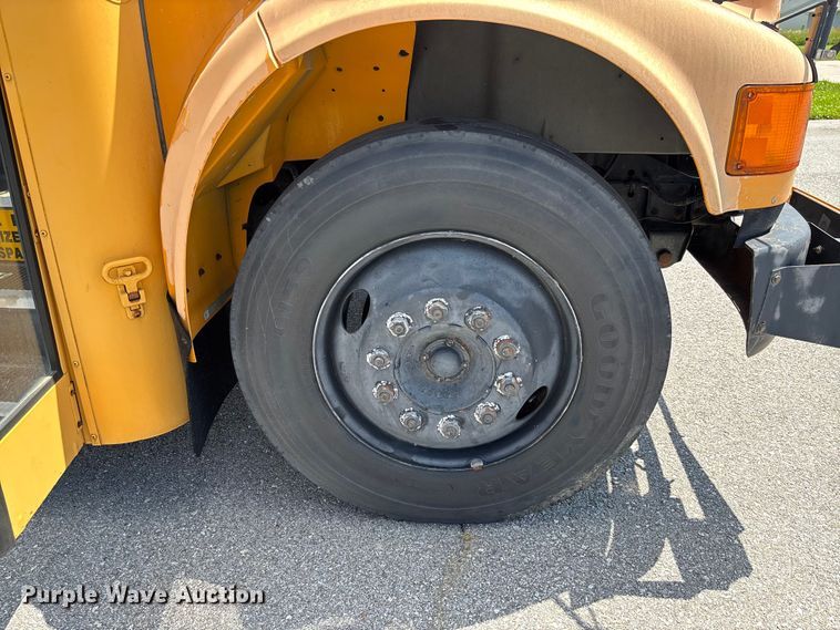 image for item FC1776 1994 International 3700 school bus