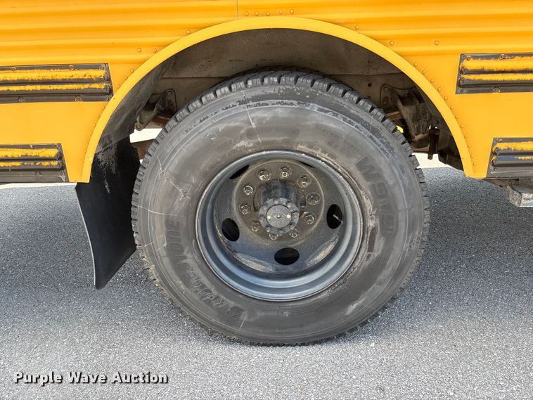 image for item FC1776 1994 International 3700 school bus