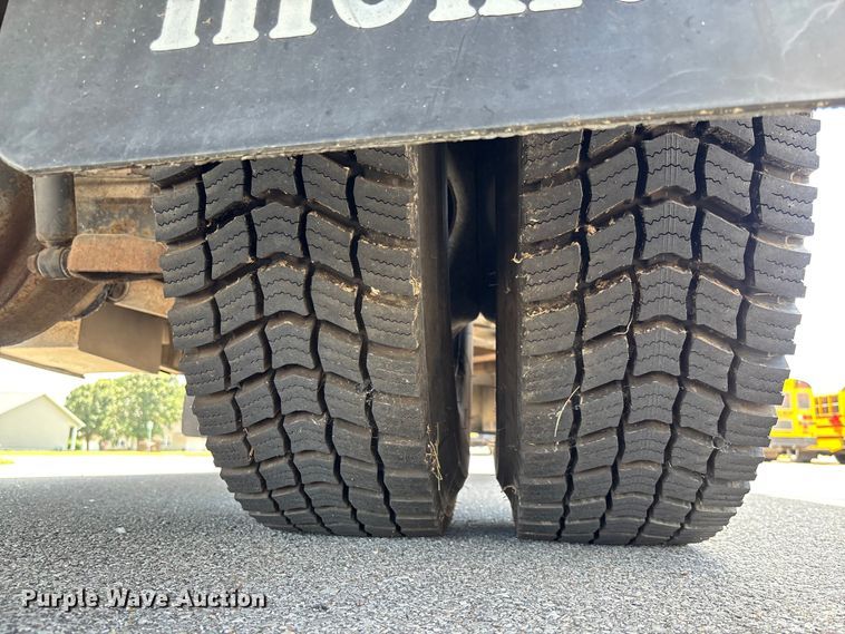 image for item FC1776 1994 International 3700 school bus