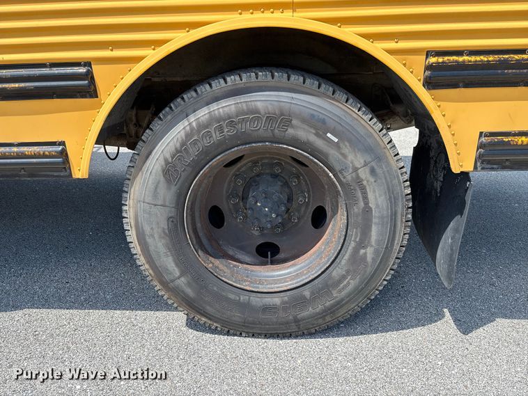 image for item FC1776 1994 International 3700 school bus