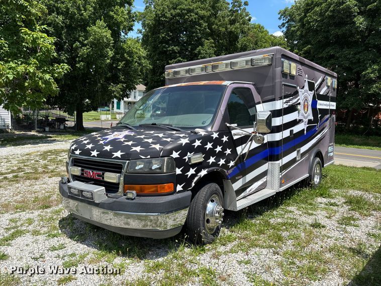 image for item FC1788 2006 GMC Savana ambulance