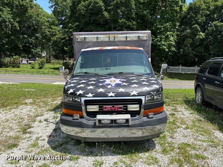 image for item FC1788 2006 GMC Savana ambulance