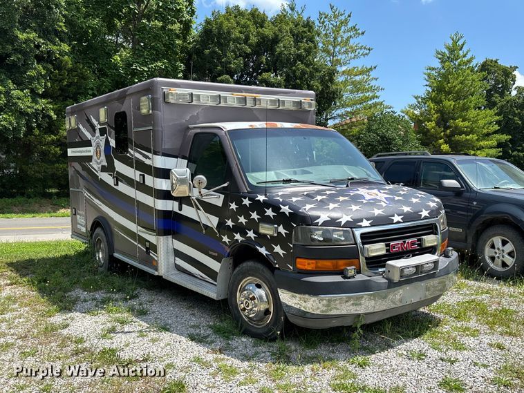 image for item FC1788 2006 GMC Savana ambulance