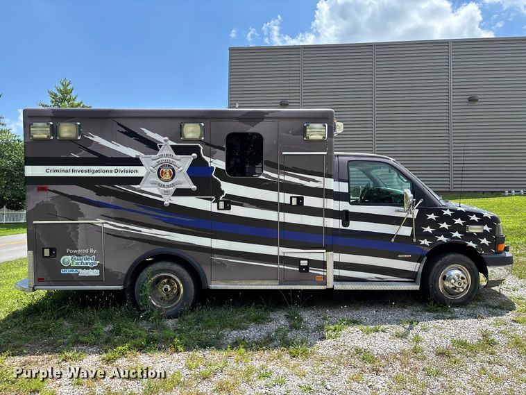 image for item FC1788 2006 GMC Savana ambulance