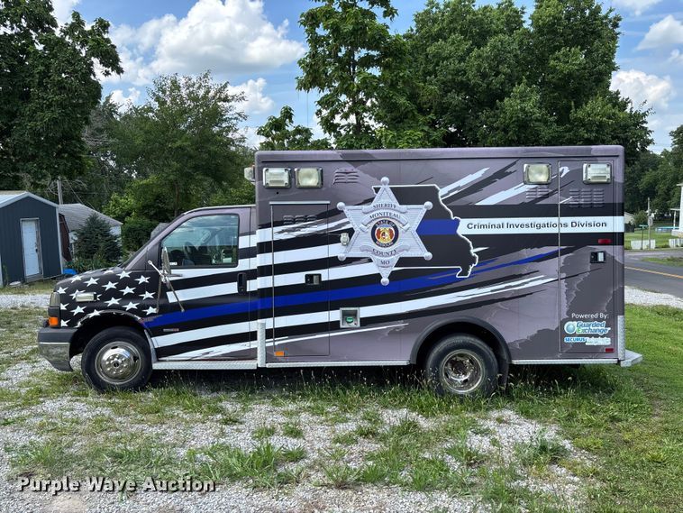 image for item FC1788 2006 GMC Savana ambulance