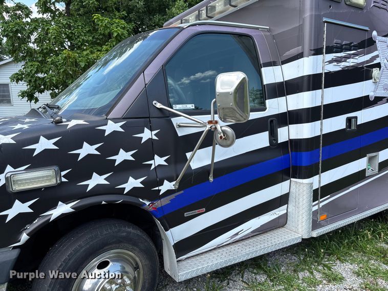 image for item FC1788 2006 GMC Savana ambulance