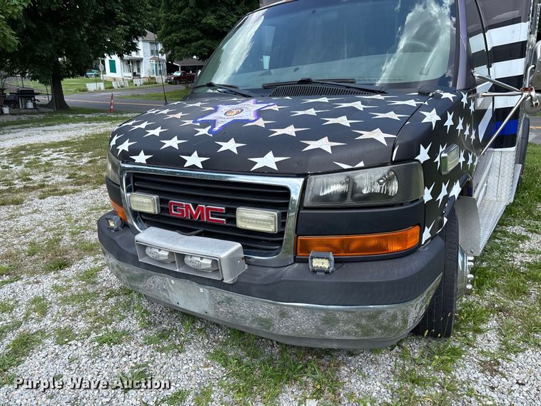 image for item FC1788 2006 GMC Savana ambulance
