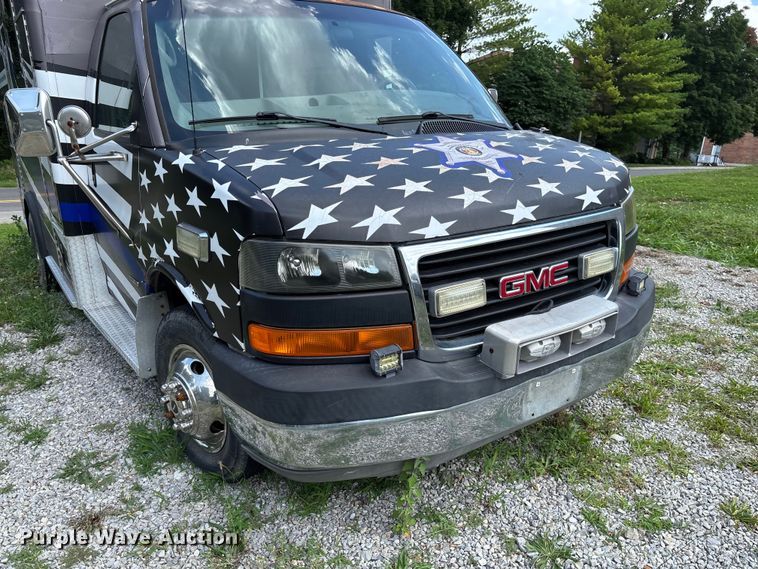 image for item FC1788 2006 GMC Savana ambulance