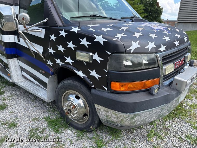image for item FC1788 2006 GMC Savana ambulance