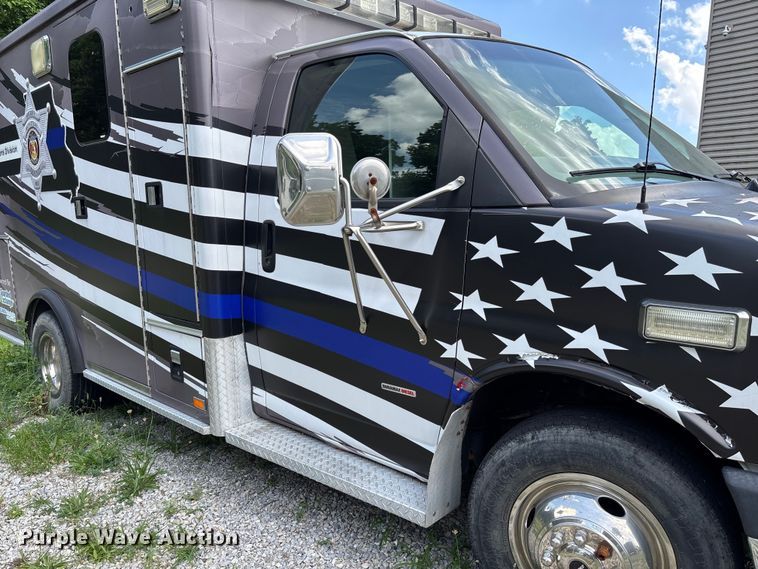 image for item FC1788 2006 GMC Savana ambulance