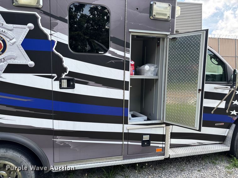 image for item FC1788 2006 GMC Savana ambulance