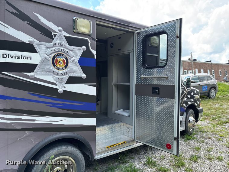 image for item FC1788 2006 GMC Savana ambulance