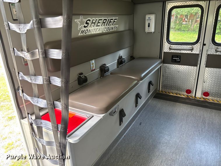 image for item FC1788 2006 GMC Savana ambulance
