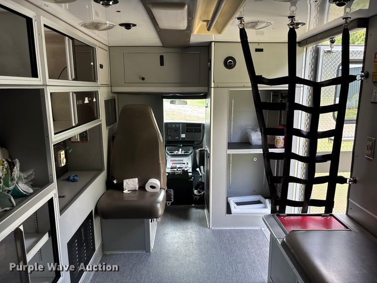 image for item FC1788 2006 GMC Savana ambulance