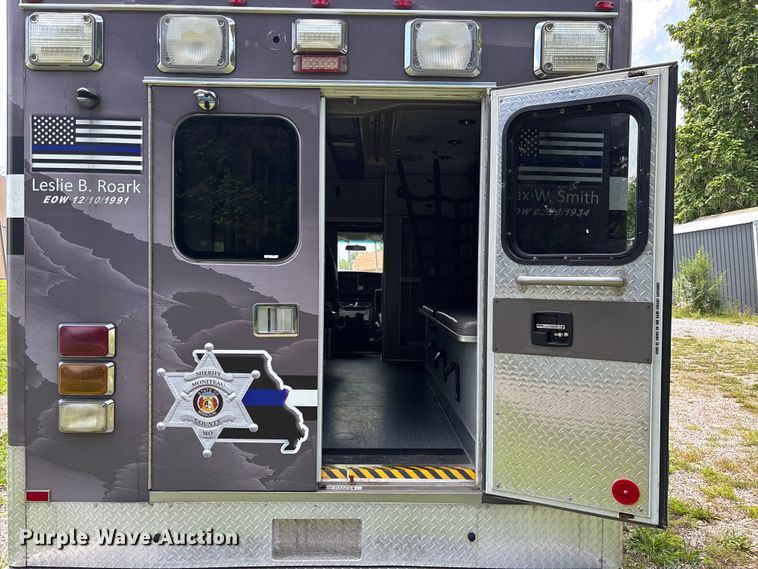 image for item FC1788 2006 GMC Savana ambulance