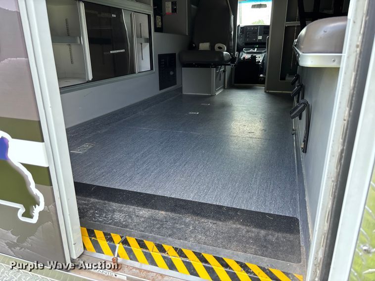 image for item FC1788 2006 GMC Savana ambulance