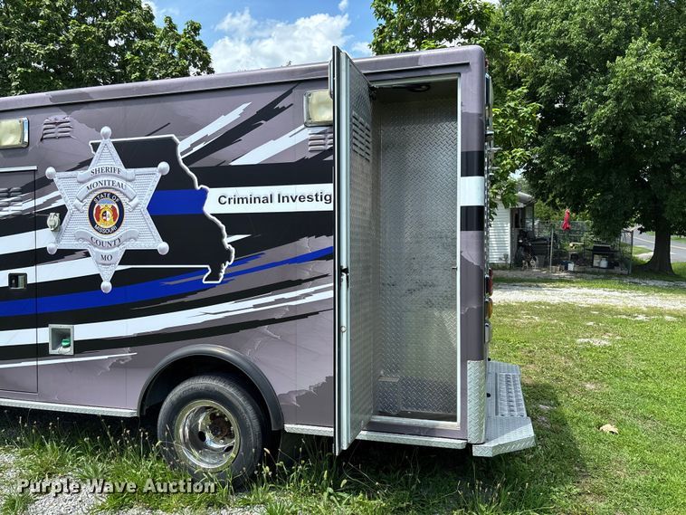 image for item FC1788 2006 GMC Savana ambulance