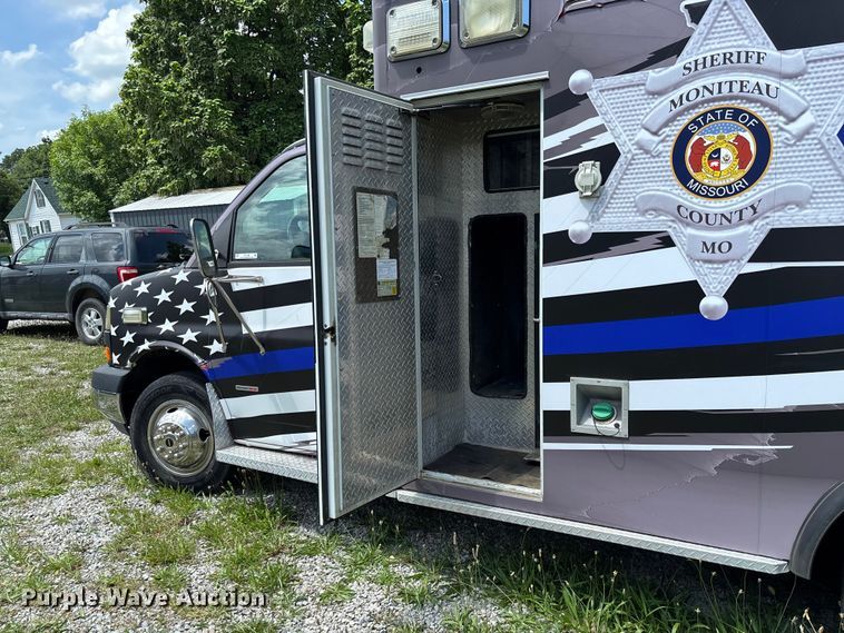 image for item FC1788 2006 GMC Savana ambulance