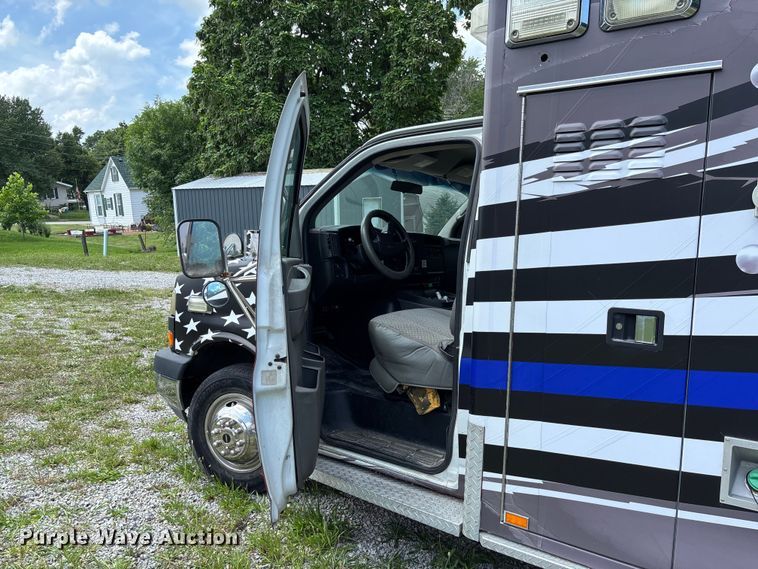 image for item FC1788 2006 GMC Savana ambulance