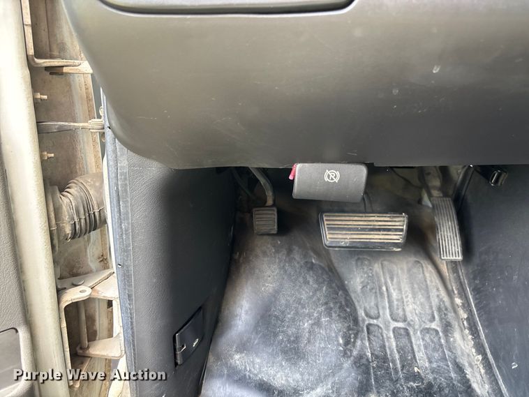 image for item FC1788 2006 GMC Savana ambulance