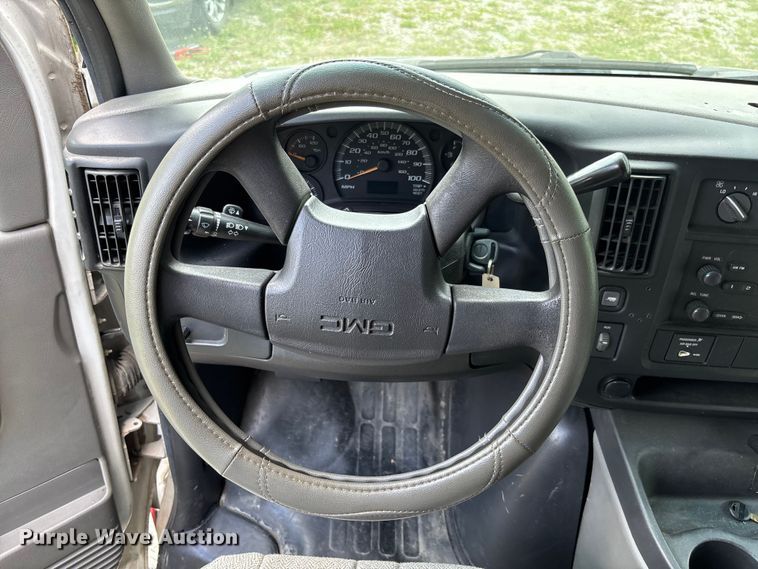 image for item FC1788 2006 GMC Savana ambulance