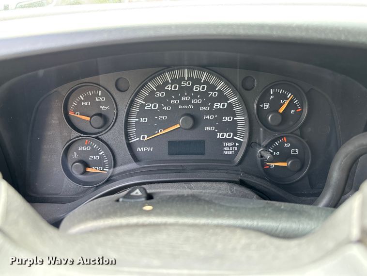 image for item FC1788 2006 GMC Savana ambulance