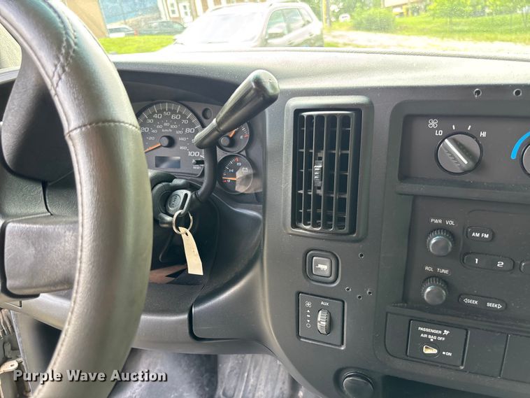 image for item FC1788 2006 GMC Savana ambulance