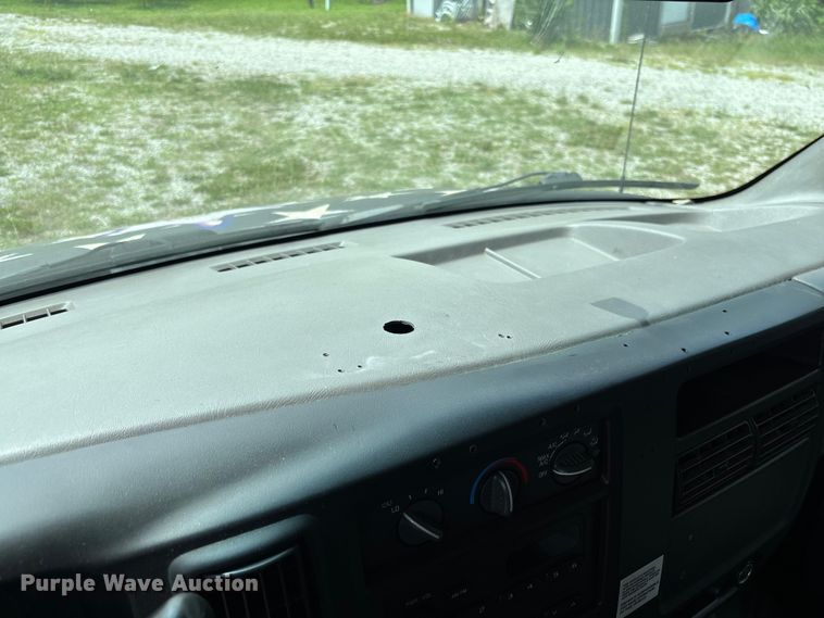 image for item FC1788 2006 GMC Savana ambulance