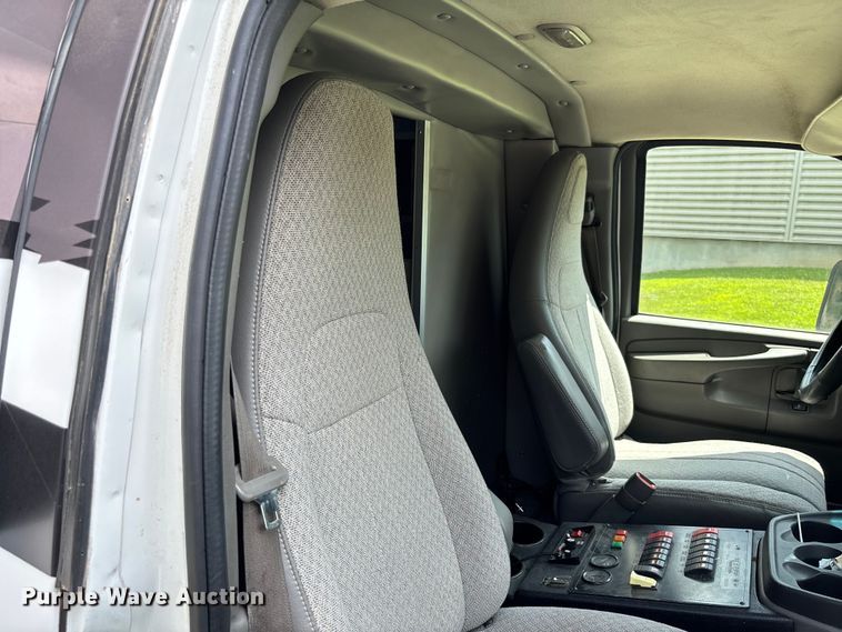 image for item FC1788 2006 GMC Savana ambulance