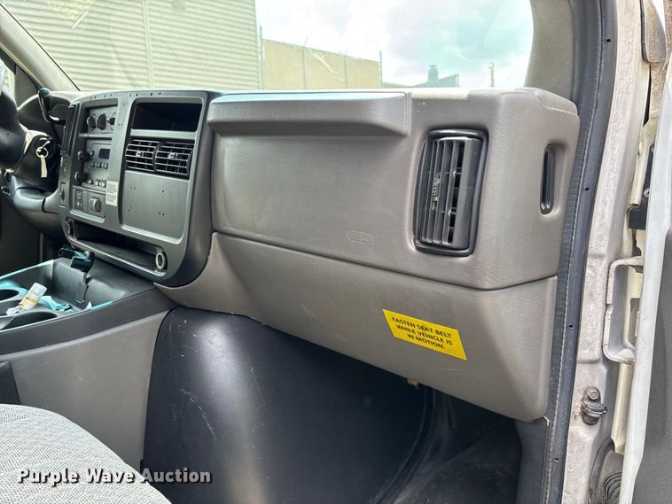 image for item FC1788 2006 GMC Savana ambulance