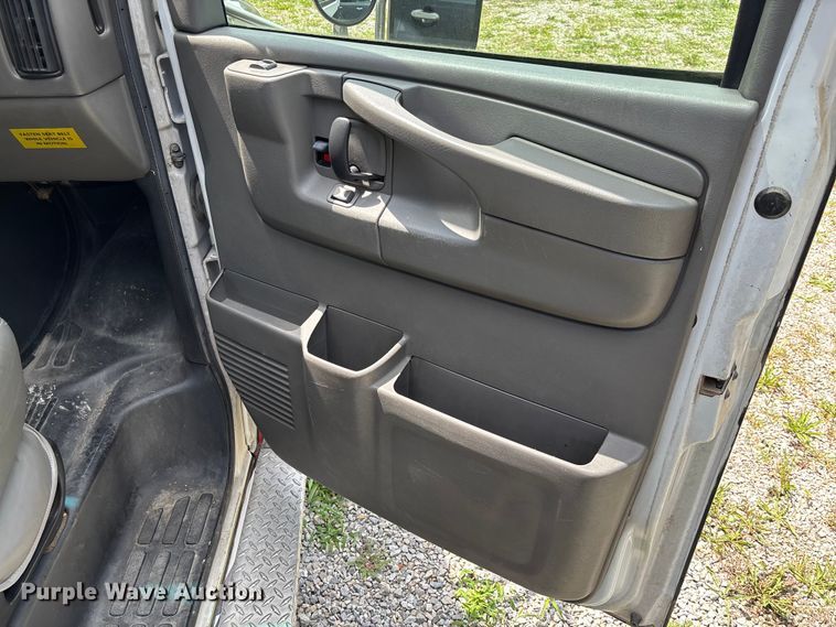 image for item FC1788 2006 GMC Savana ambulance
