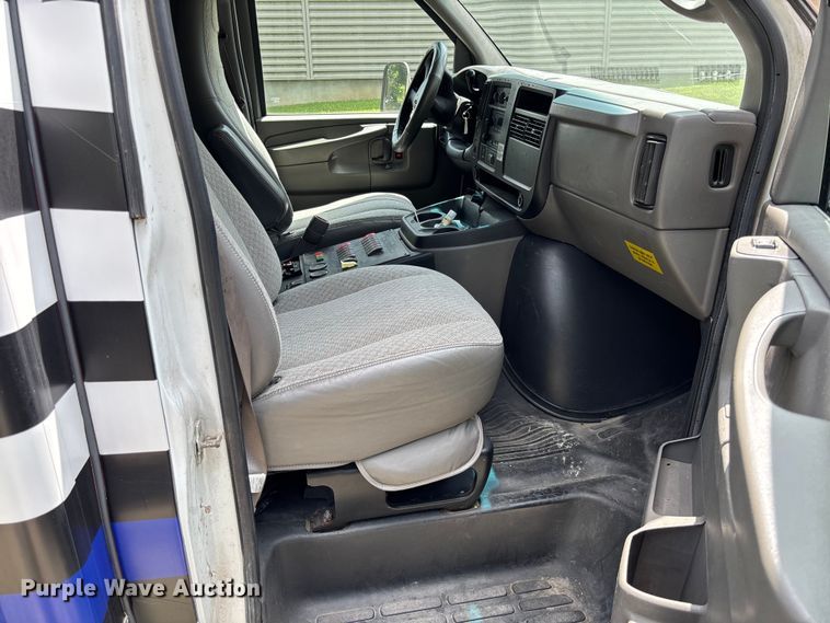 image for item FC1788 2006 GMC Savana ambulance