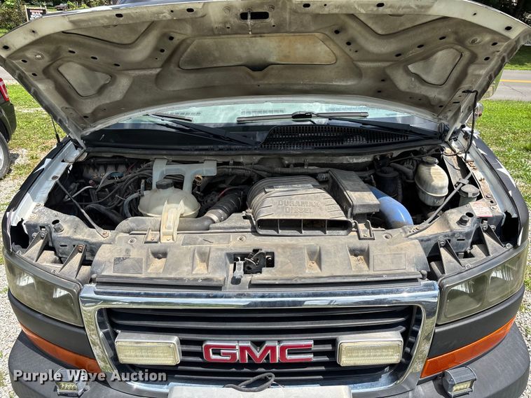 image for item FC1788 2006 GMC Savana ambulance