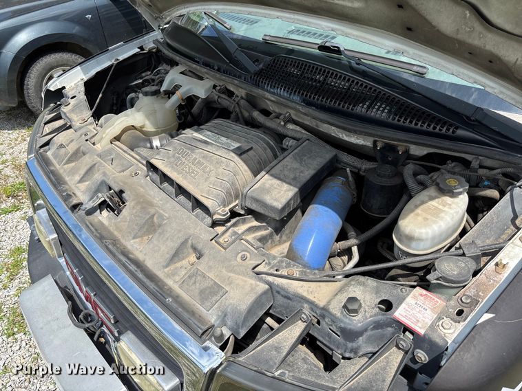 image for item FC1788 2006 GMC Savana ambulance