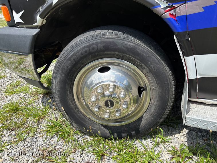 image for item FC1788 2006 GMC Savana ambulance